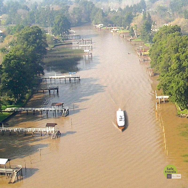 lancha en rio tigre